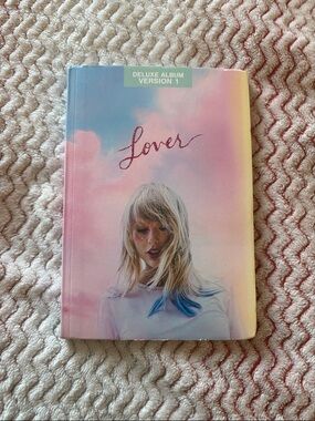 Taylor Swift "Lover" Deluxe Album Version 1 - Lover Album CD Included
